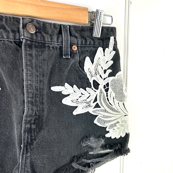 LEVI Furst of a Kind Black Distressed High Rise Denim Shorts with Lace Size 27 - Picture 4 of 6